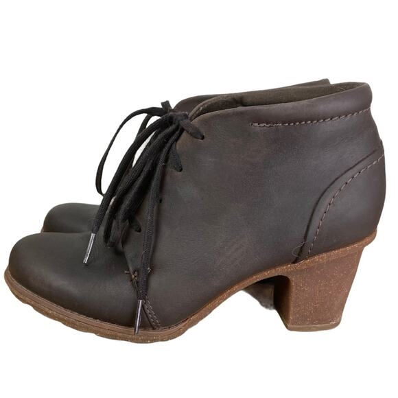 Clarks Leather Lace Up Heeled Ankle Booties Brown Sz 7.5 - Picture 2 of 8